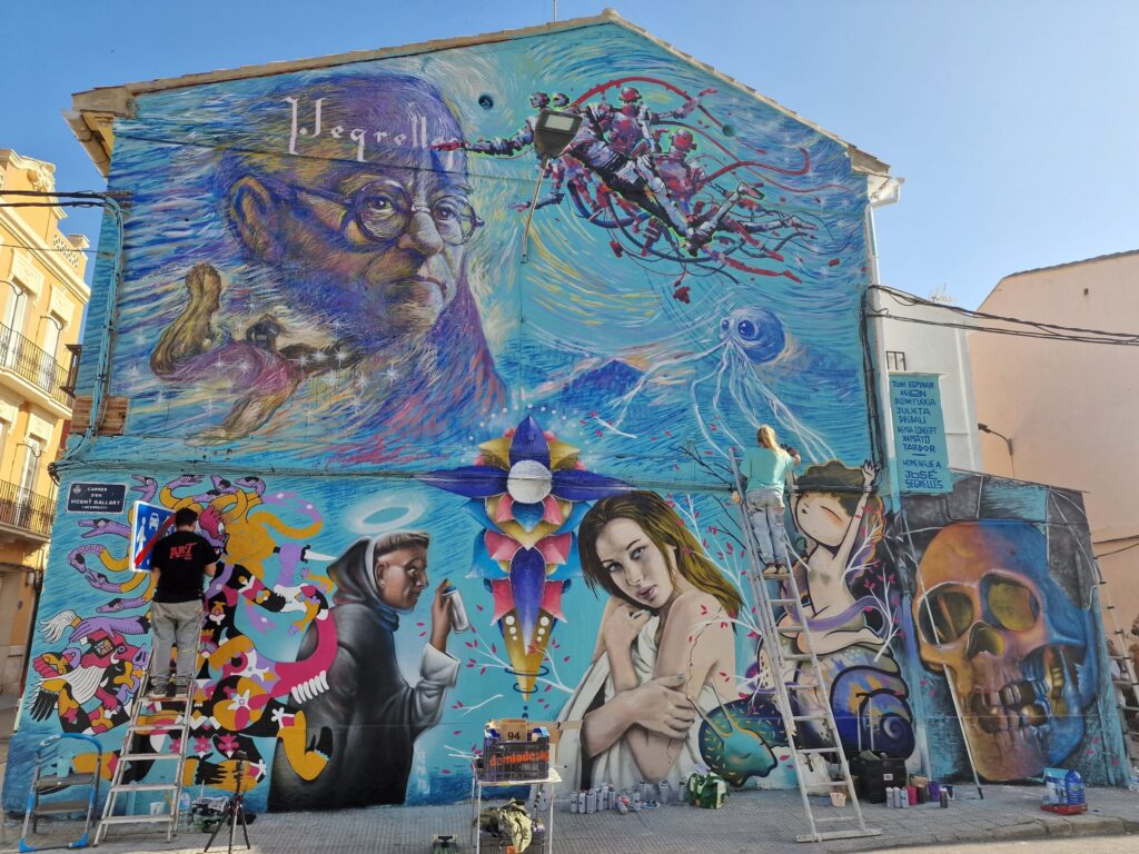 Collaborative mural project in Valencia by Tardor - commissioned muralist and graffiti artist.