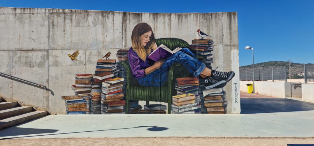 Educational mural in the IES of Benissa by Tardor - mural art for educational centers.