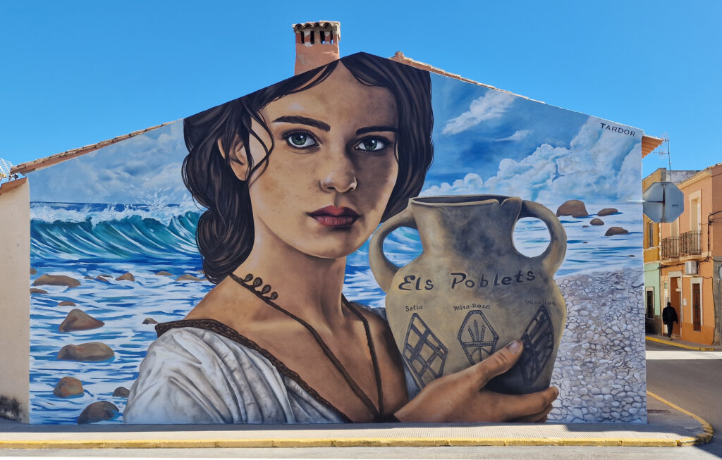 Mural urbano en Els Poblets inspirado en la Roma Antigua por Tardor — arte urbano por encargo.