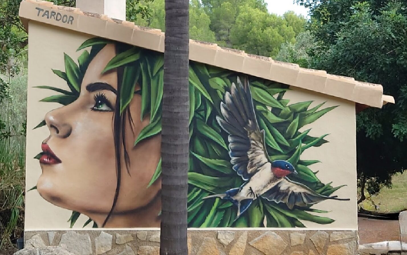 Mural artístico en casa de campo en La Sella por Tardor — arte mural para chalets.